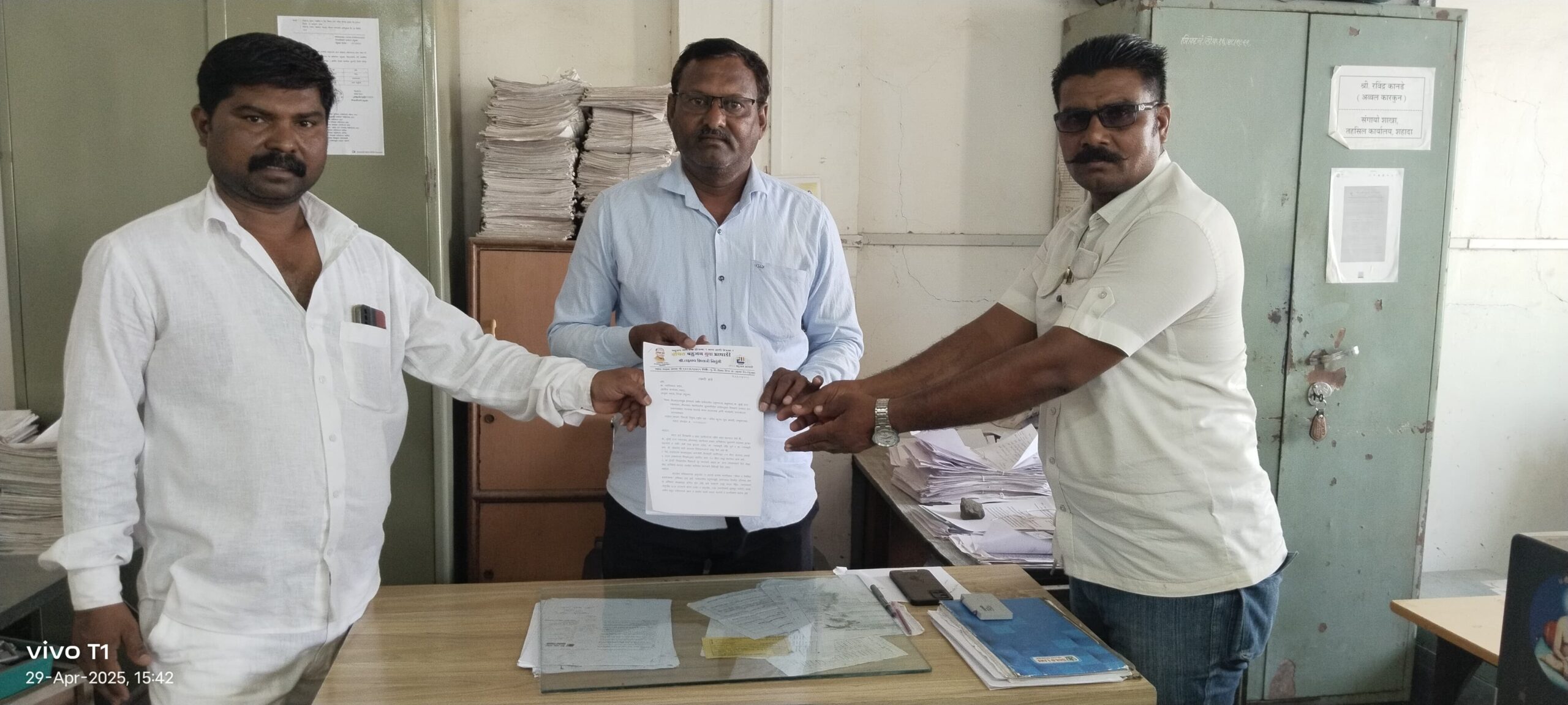 पर्यावरणाच्या रक्षणासाठी वंचित बहुजन युवा आघाडीची ठाम भूमिका – वीटभट्ट्यांवरील कारवाईसाठी तहसिलदार यांच्याकडे निवेदन